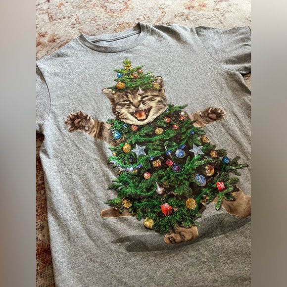 Christmas tree cat Tshirt - Picture 3 of 3